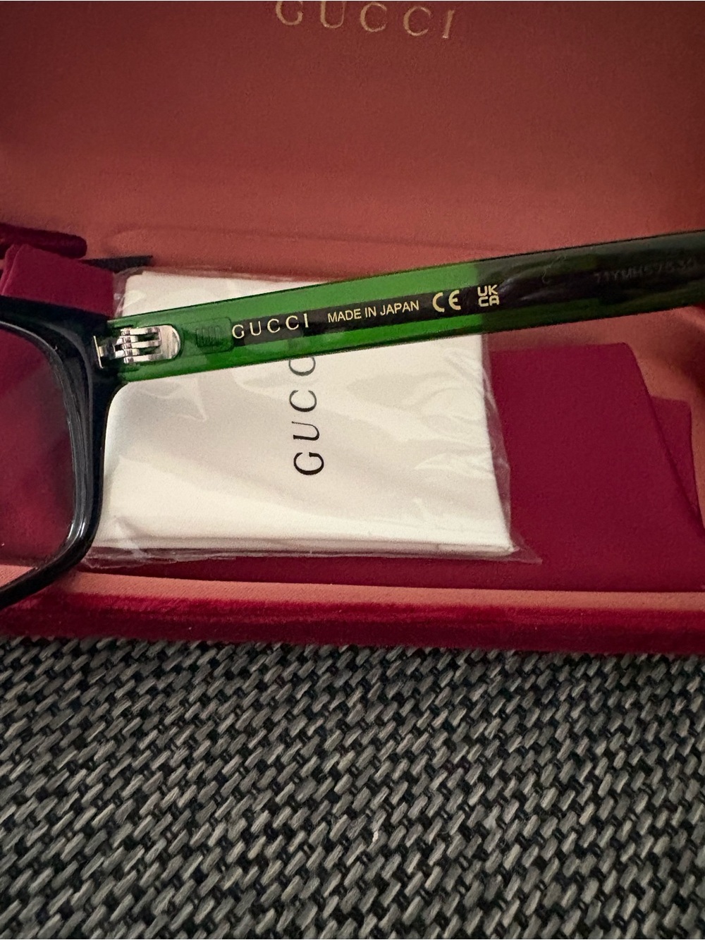 Gucci Eyewear - Black/Green Transparent Frame - Unisex - Picture 5 of 8